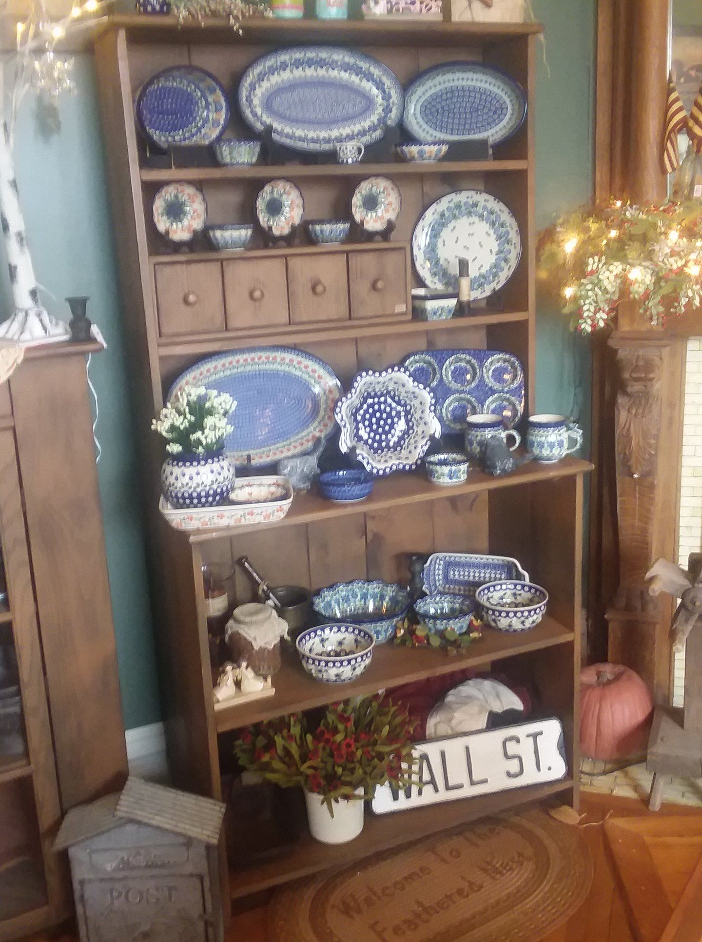 gift shop featuring home decor