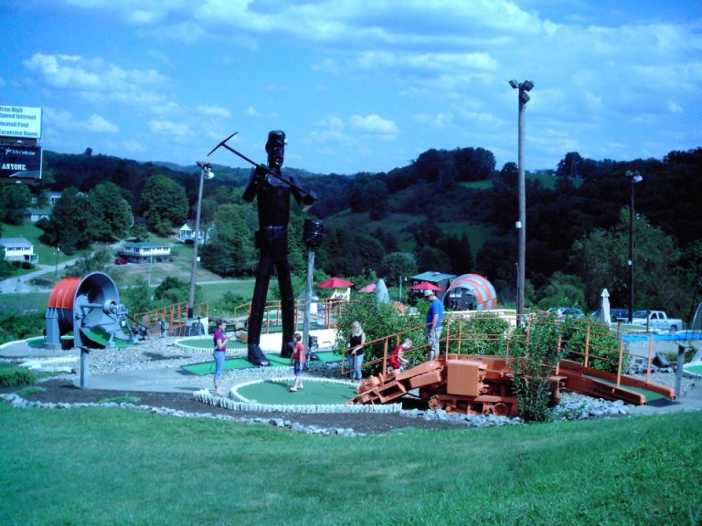 Coal Country Miniature Golf & Batting Cages